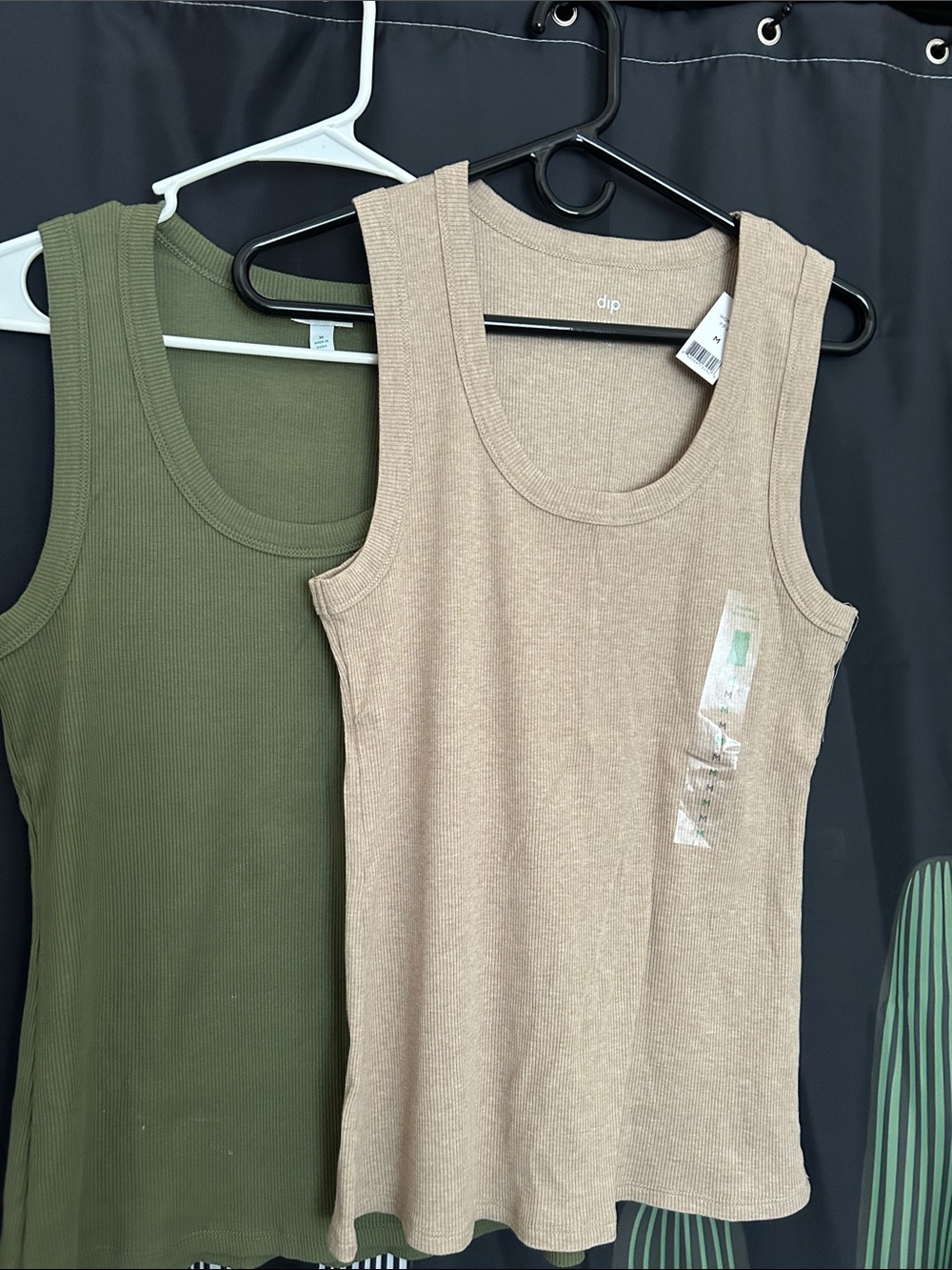 2 DIP Women’s Boyfriend Tanks Size M - Picture 2 of 9